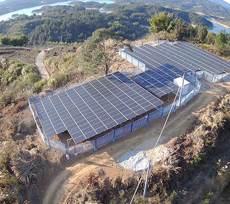 龙川の山地ソーラーオフグリッドシステム